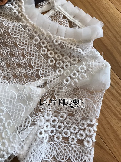 เสื้อลูกไม้ซีทรูตกแต่งขนนกและกระโปรงผ้าลูกไม้