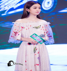 ชุดเดรสลูกไม้เปิดไหล่