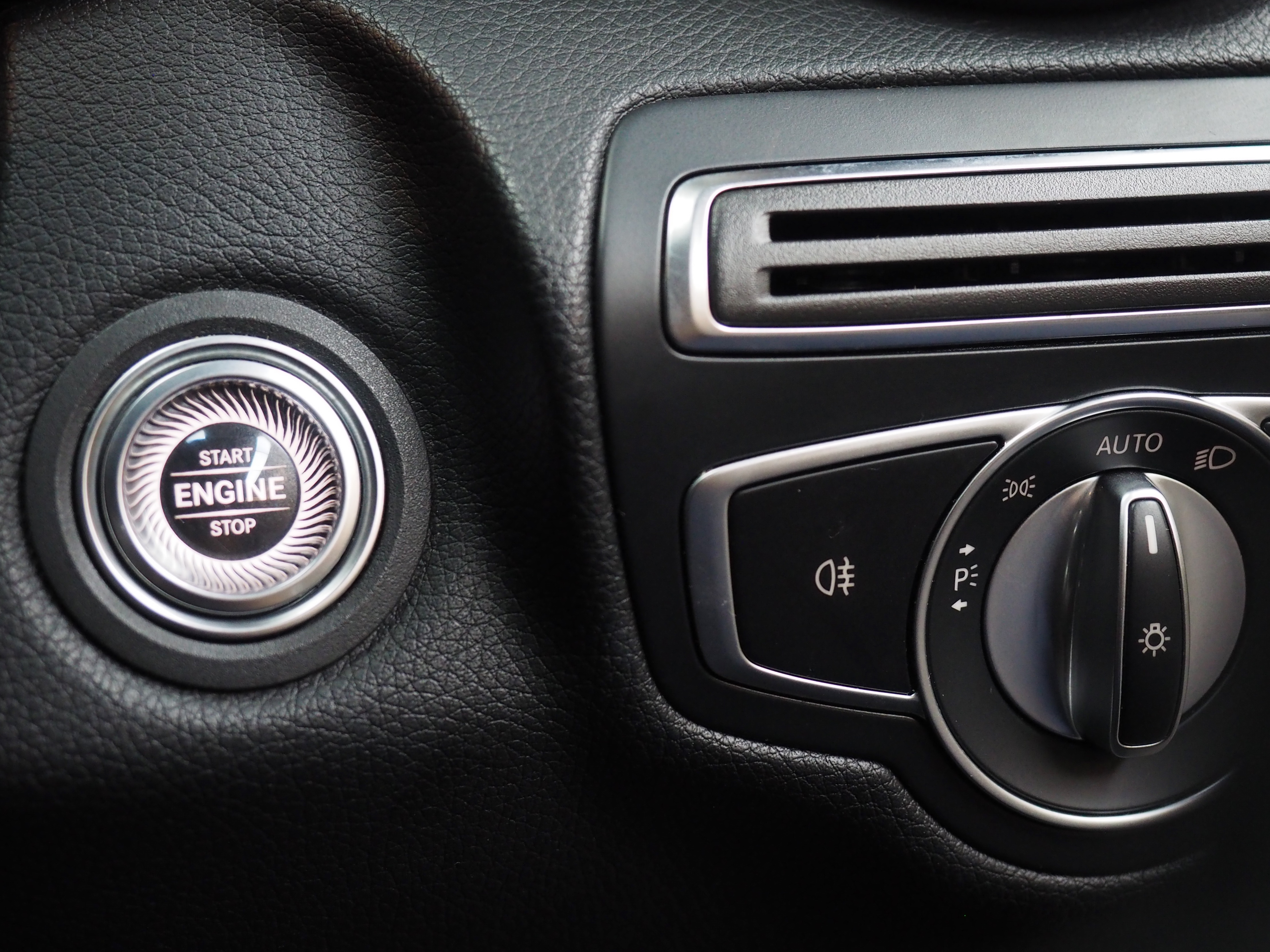 จองแล้ว C200 Coupe AMG Dynamic W205