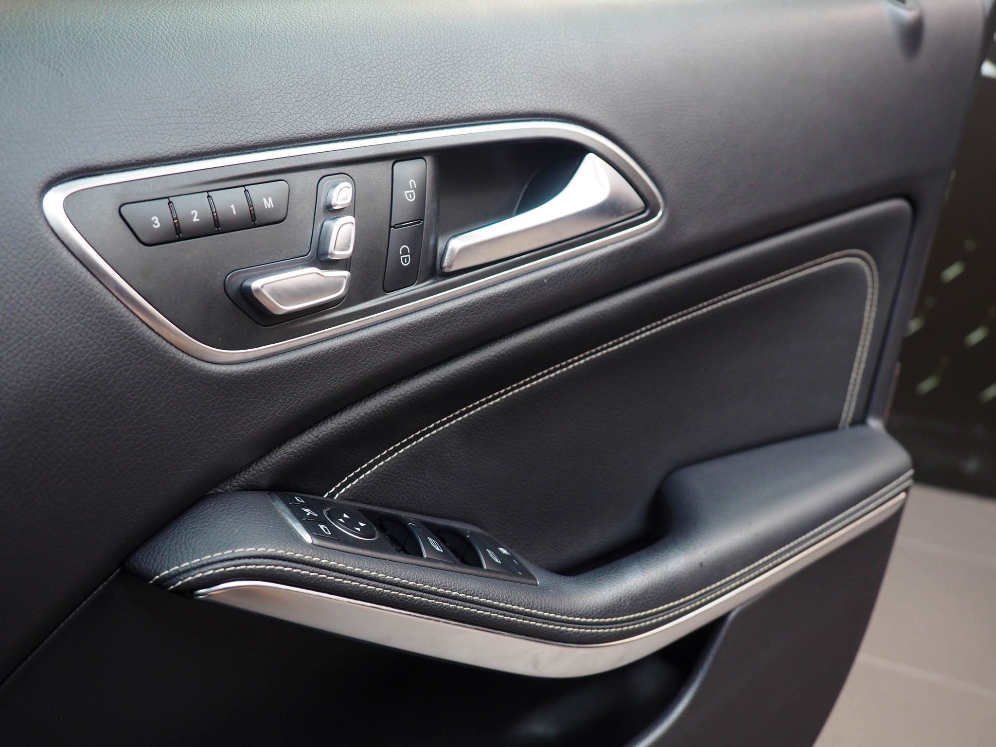 จองแล้ว GLA200 Urban W156