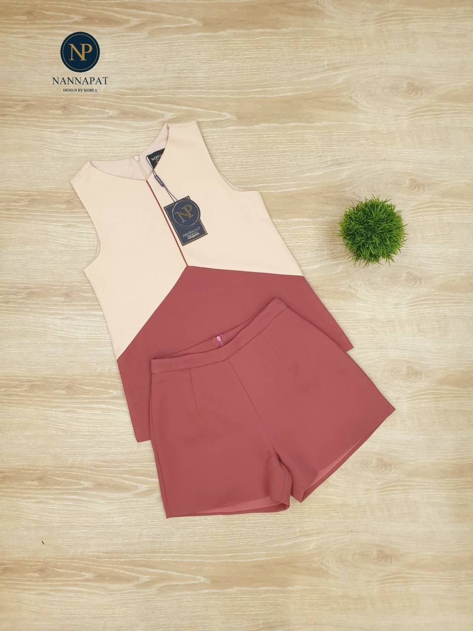 ตัวเสื้อซิปหลังตัวทูโทน