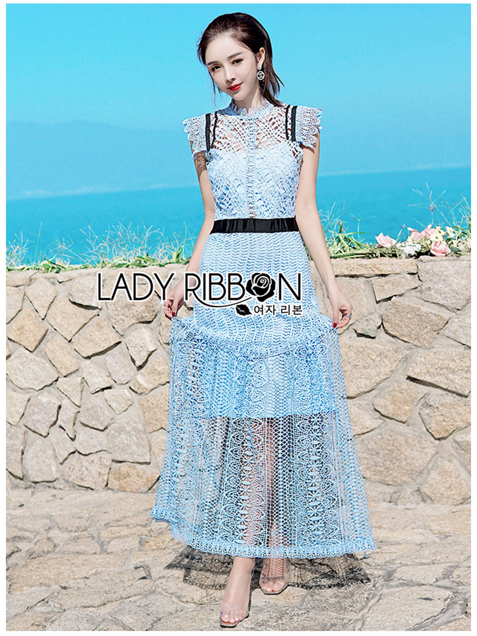 Lace Mini Dress เดรสยาวผ้าลูกไม้สีฟ้าอ่อนตัดต่อลาย
