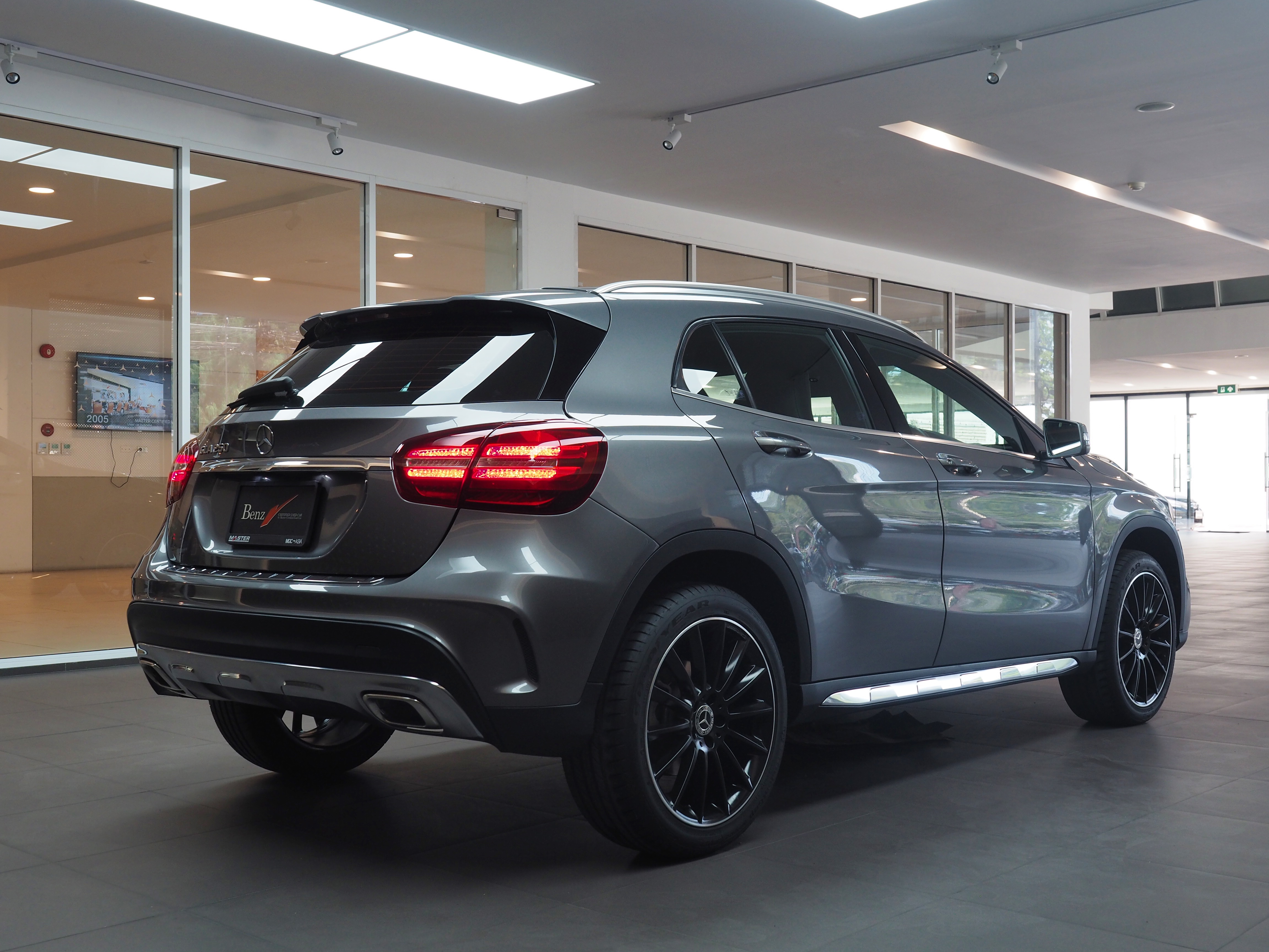 จองแล้ว GLA250 AMG Dynamic W156