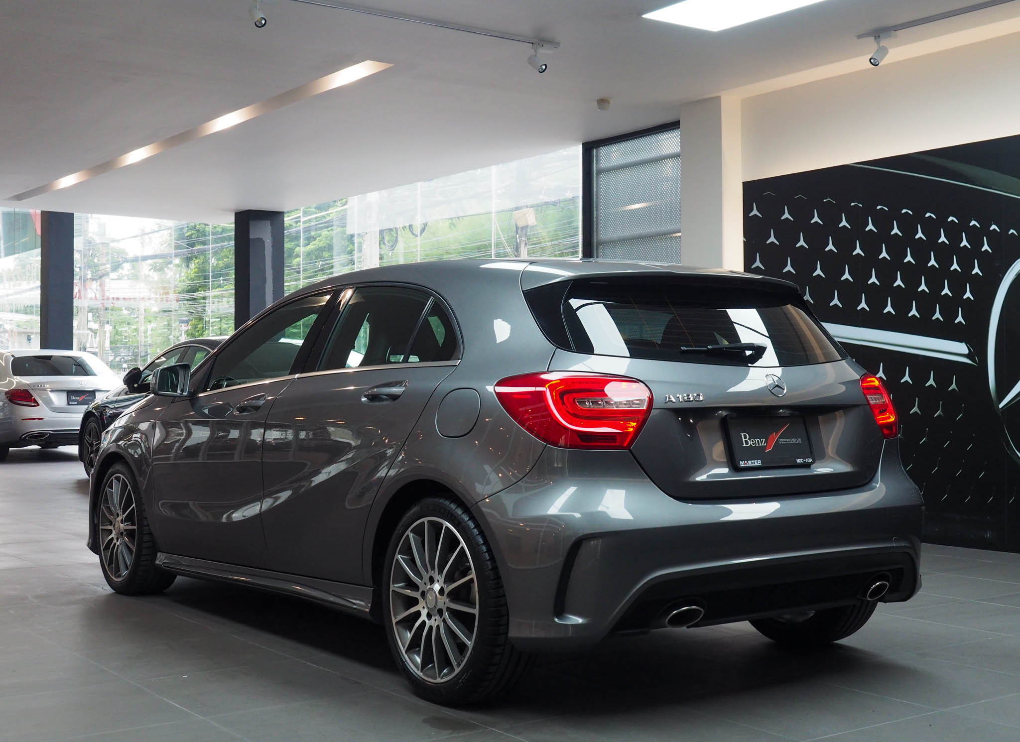 จองแล้ว A180 AMG Sport W176