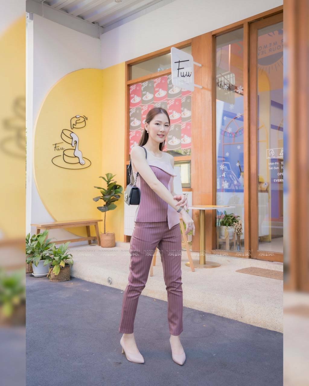 เสื้อซิปหลัง ต้นแบบเป็นเสื้อเกาะอก