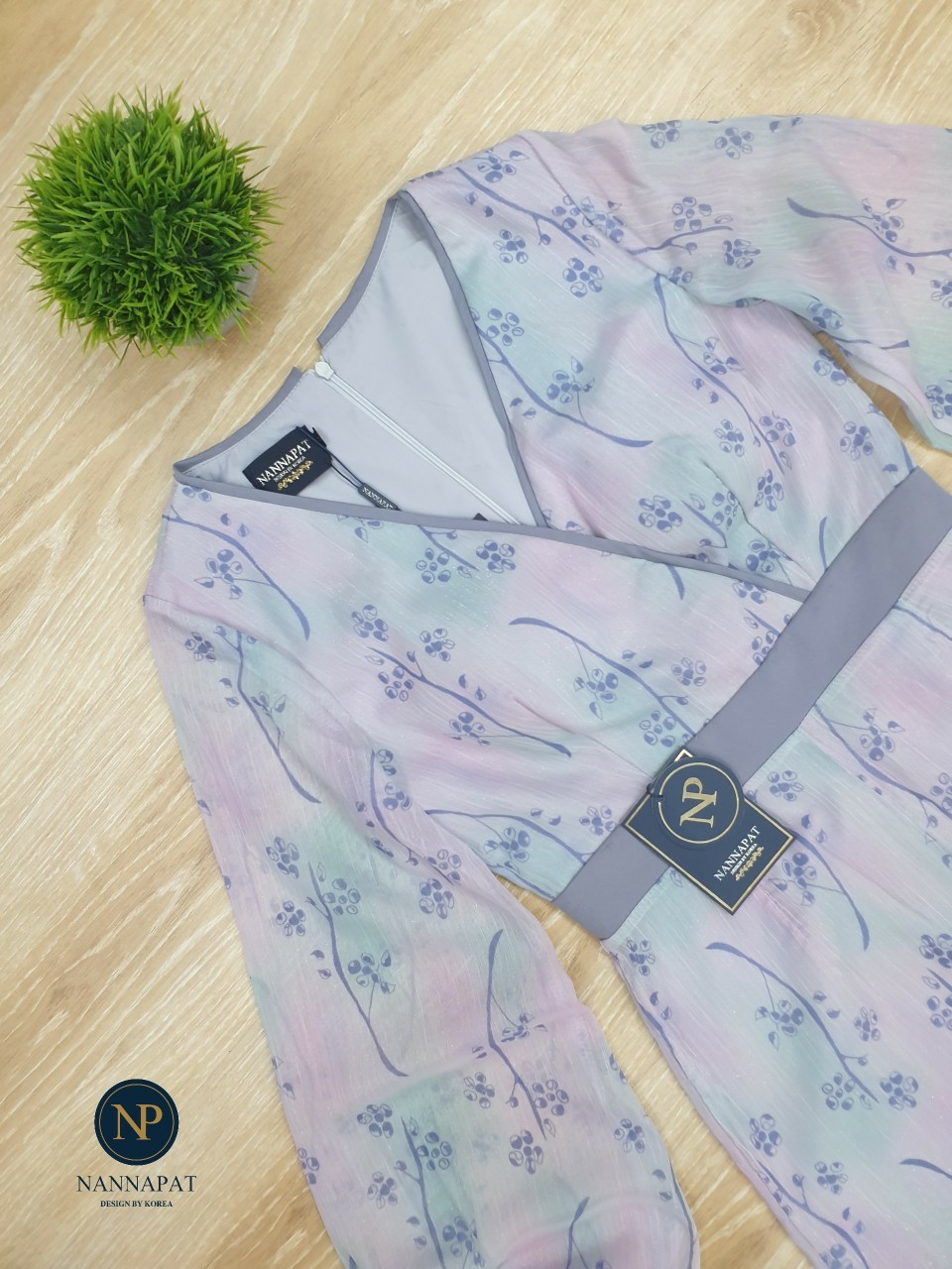 เพลสูท ลายดอกไม้สีละมุน