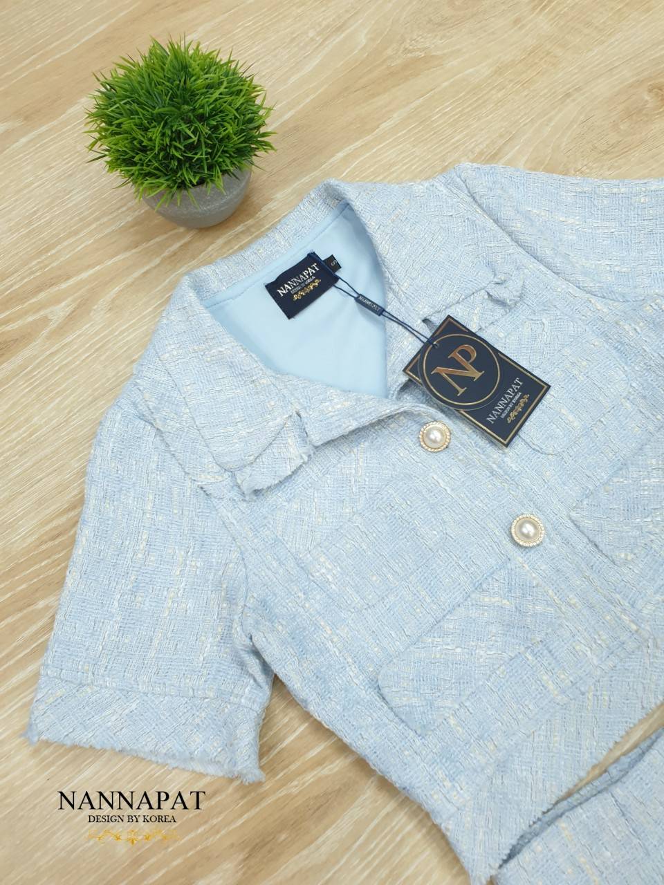 เสื้อกระดุมมุกหน้า ตัวกระโปรงซิปหลัง