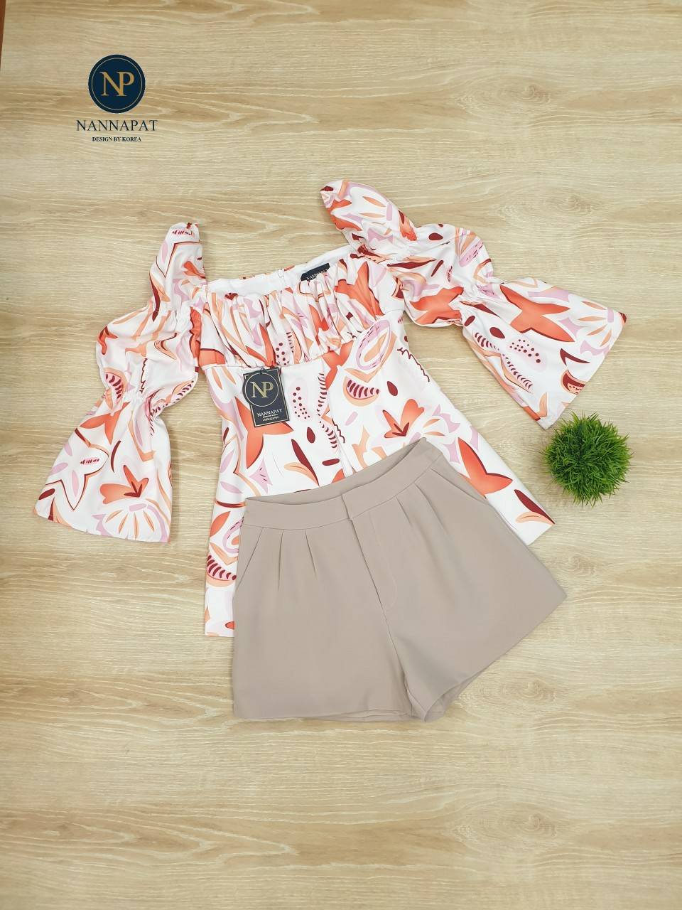 เสื้อซิปหลังผ่าหน้าแขนยาวน่ารัก