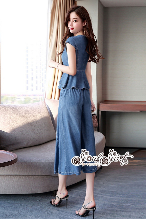 ชุดยีนส์ทรงเสื้อแขนล้ำน่ารักมากคะ ชายเสื้อระบาย