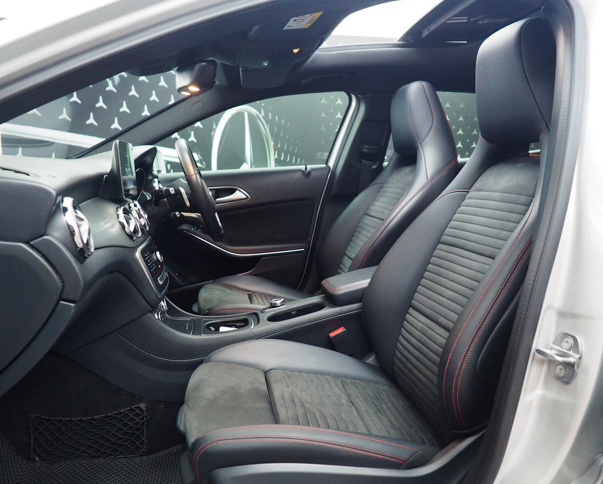 จองแล้ว GLA250 AMG Dynamic W156