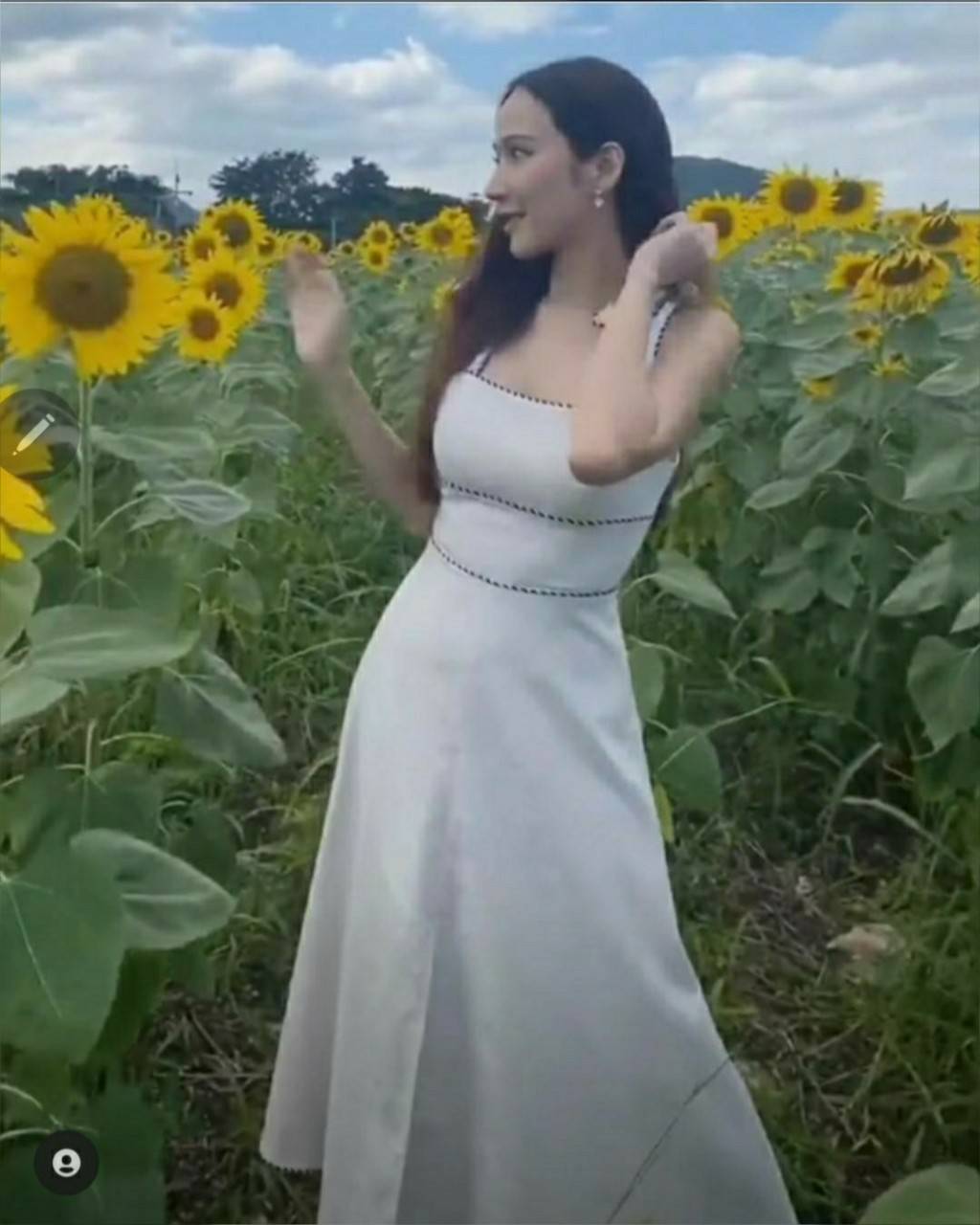 ชุดเดรสซิปหลังไหล่ผูก