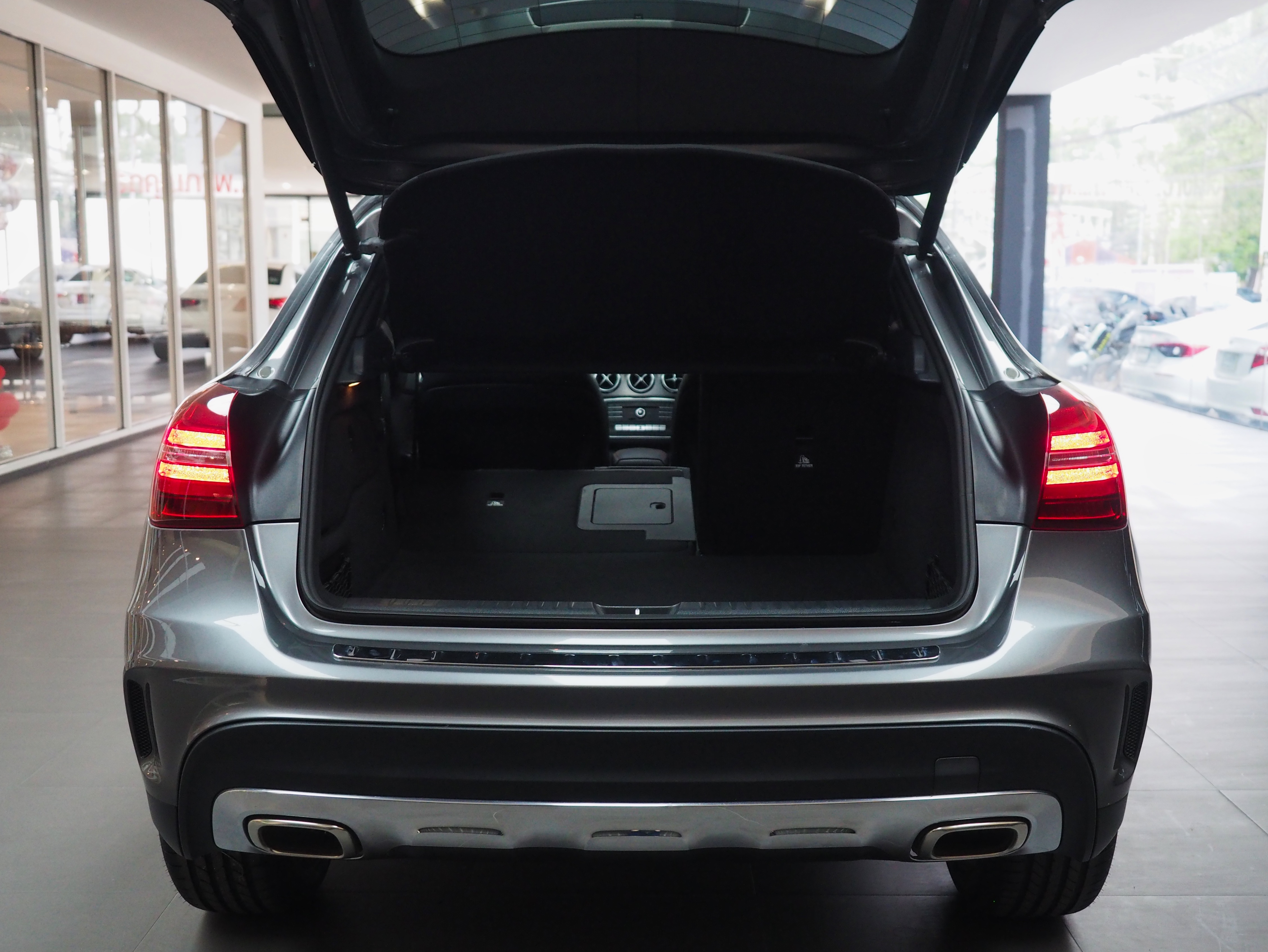 จองแล้ว GLA250 AMG Dynamic W156