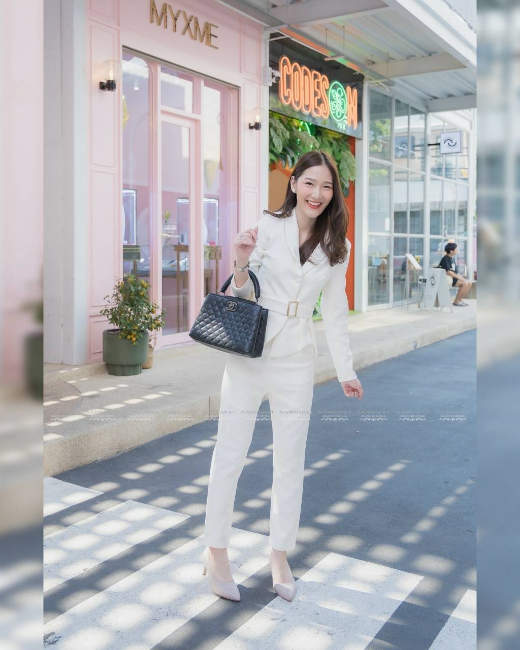 เสื้อกระดุมหน้ามีฟองน้ำที่ไหล่