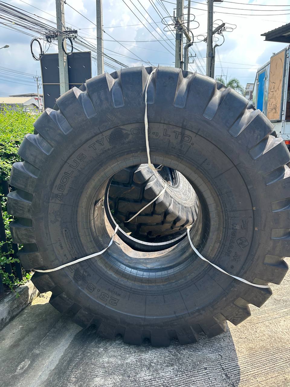 ยางรถอุตสาหกรรม รถตัก รถเกรด ขนาด 23.5-25 รุ่น L-3/G-26 (ครบชุด) ชนิด TT 20PR ยี่ห้อ AEOLUS