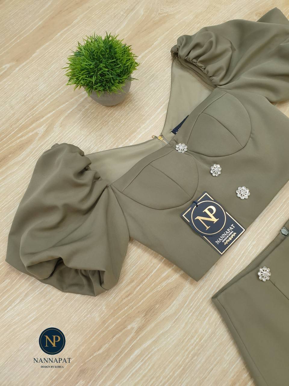 เสื้อคร็อปซิปหลังแขนตุ๊กตาสีเขียว