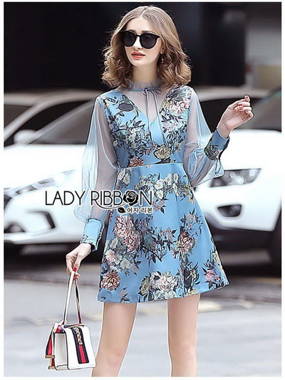 เดรสสั้นผ้าเครปสีฟ้าพิมพ์ลายดอกไม้ตกแต่งทูลเลสีฟ้า