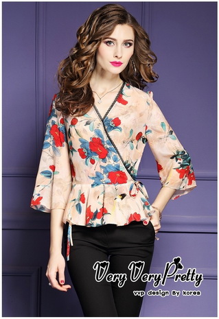 เสื้อครอปปลายระบายทรงแขนบาน