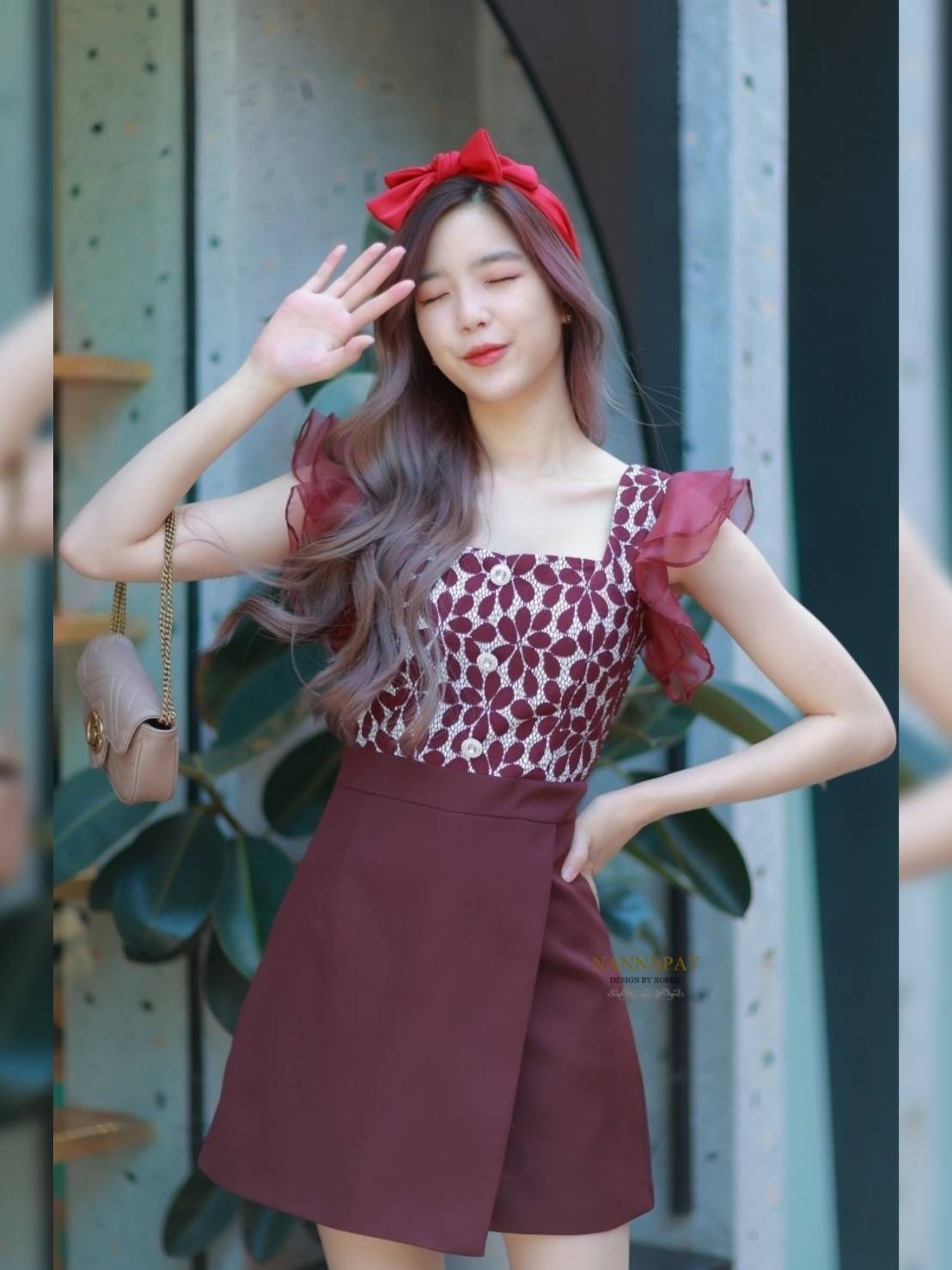 เพลสูทสีแดงแขนระบาย แต่งกระดุมเพชร