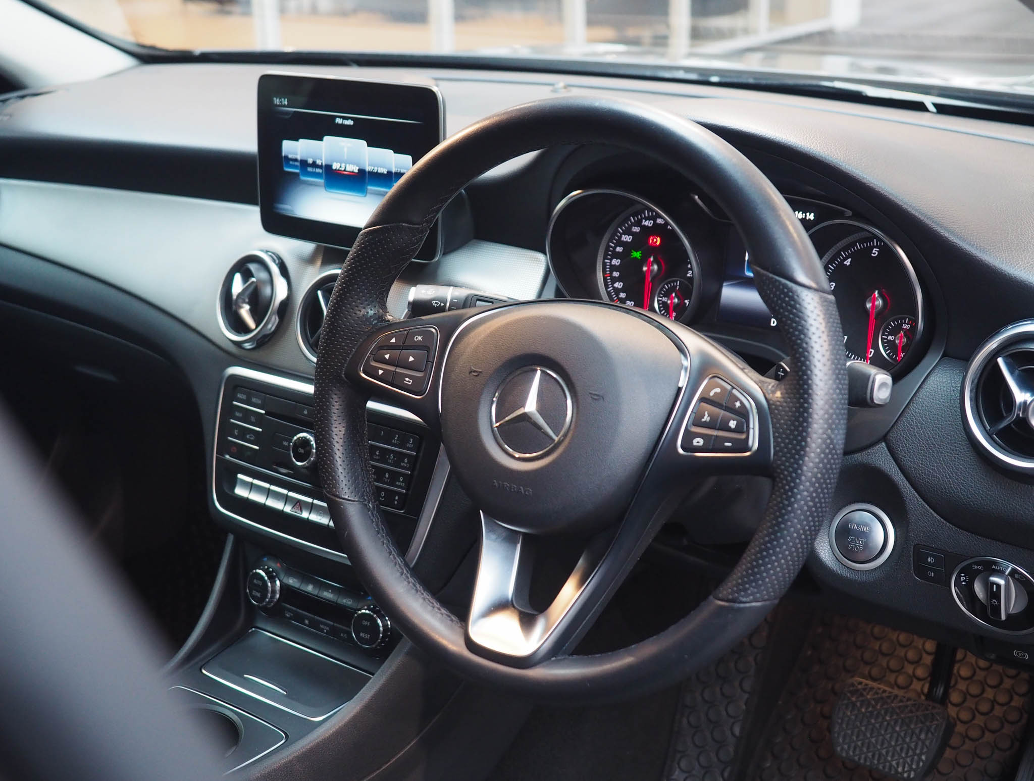 จองแล้ว GLA200 Urban W156