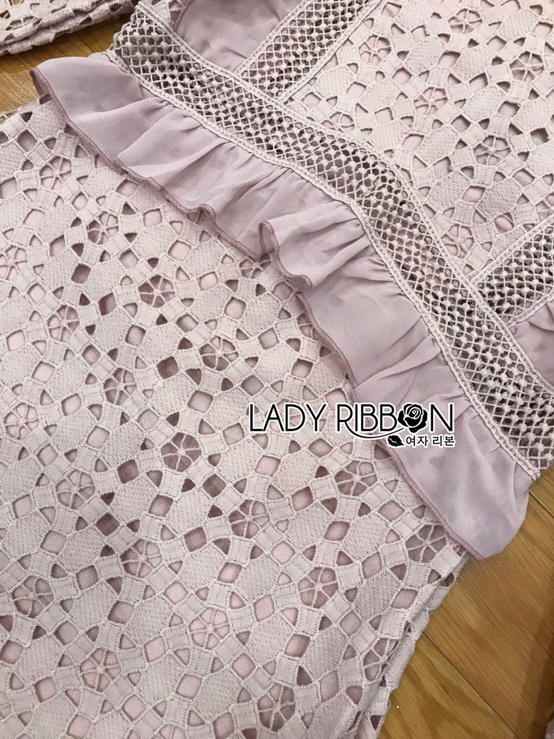 เดรสสั้นผ้าลูกไม้สีชมพูตกแต่งระบาย