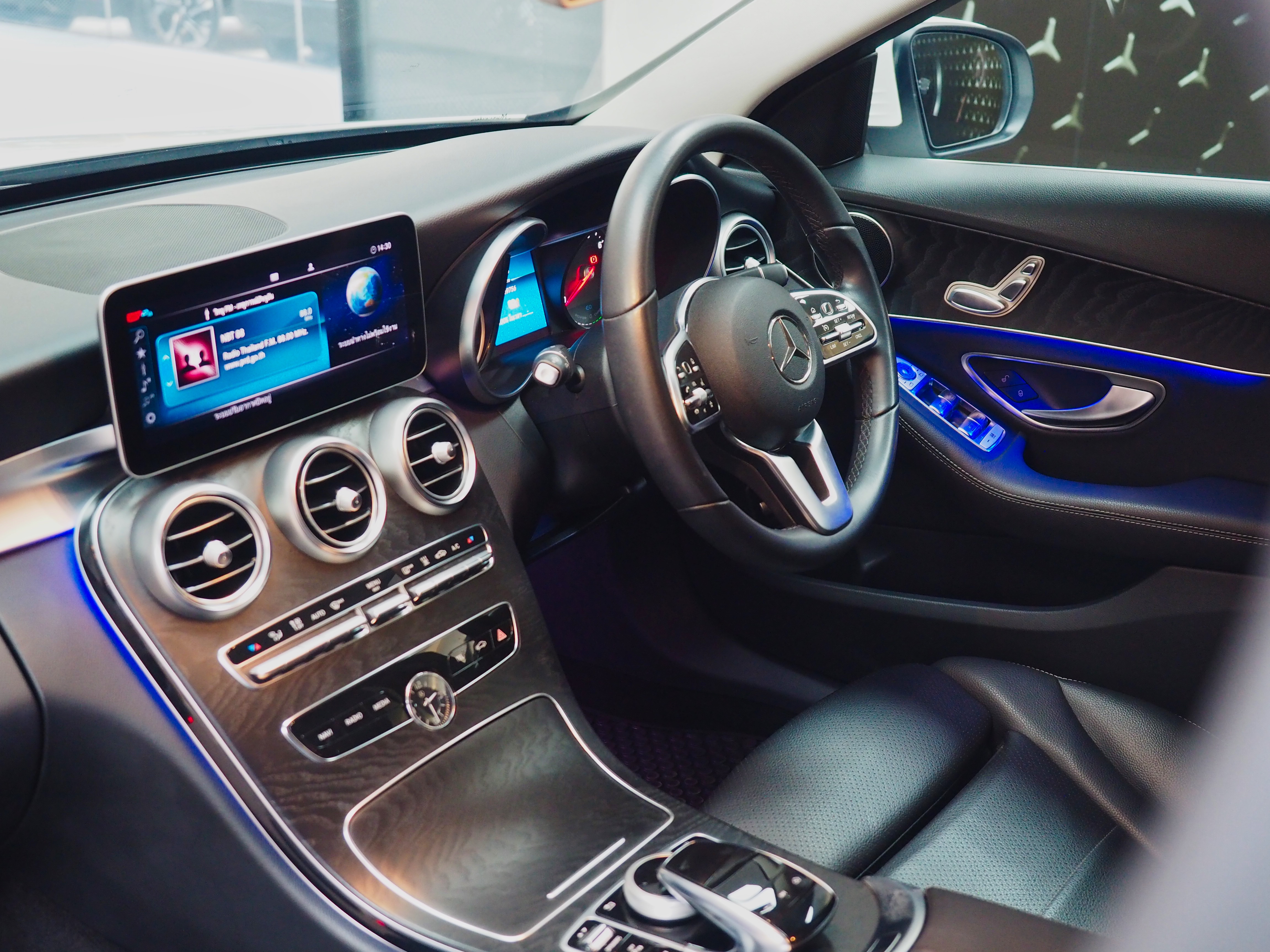 จองแล้ว C300e Plug in Hybrid Avantgarde W205