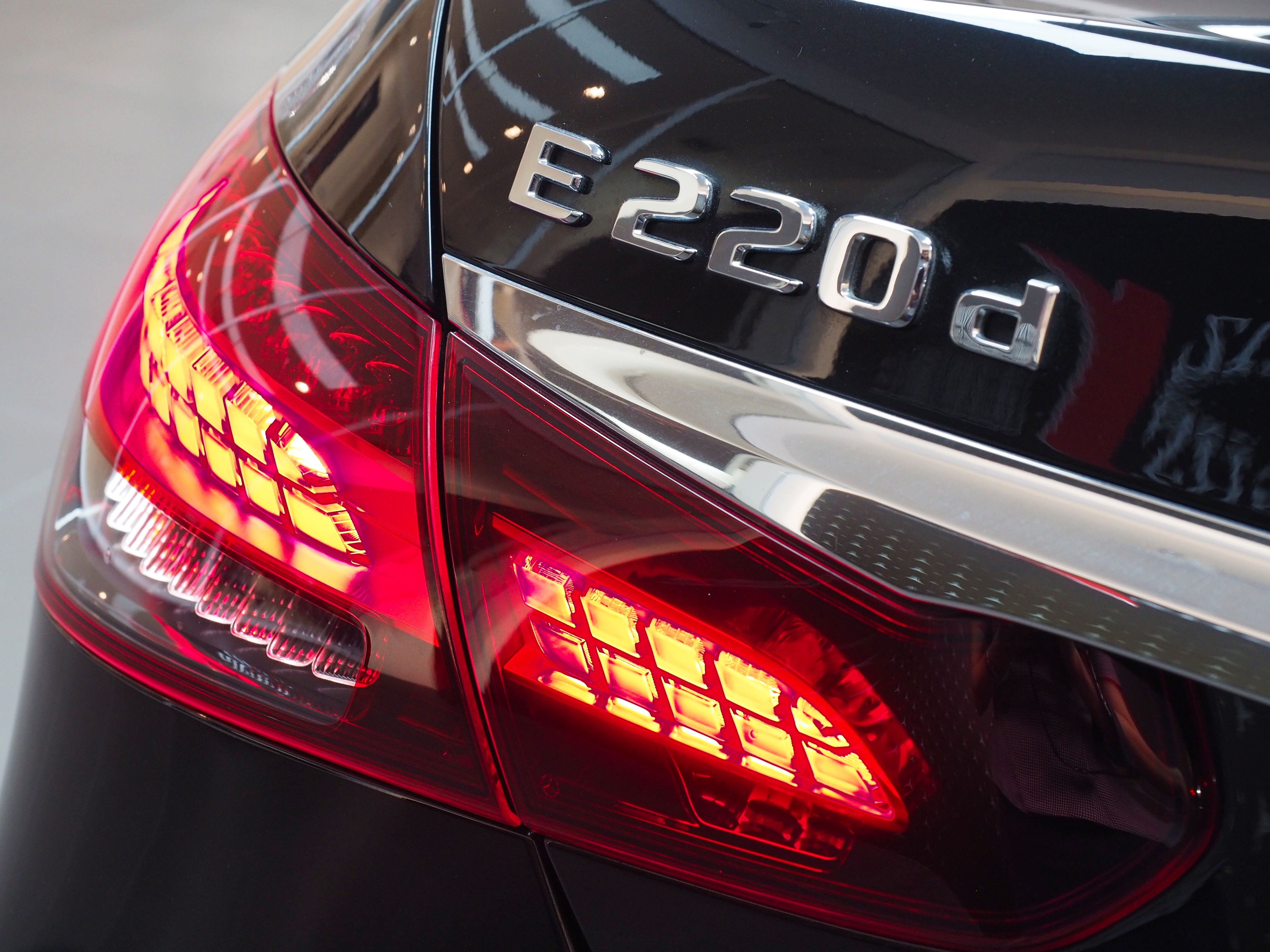 จองแล้ว E220d AMG Sport W213