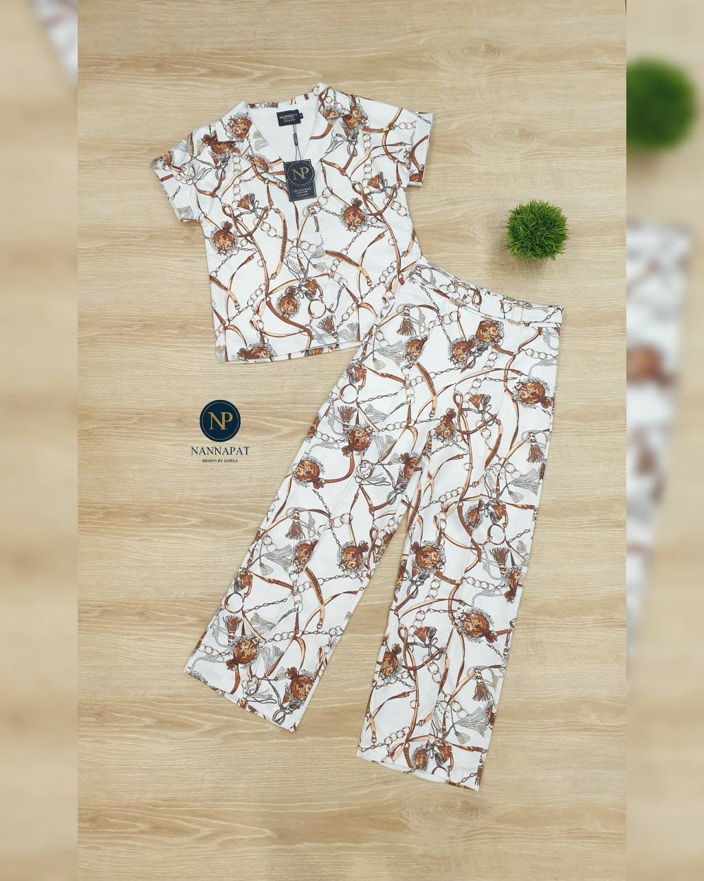 ตัวเสื้อสวนหัวได้เลยคะ กางเกงซิปหลัง