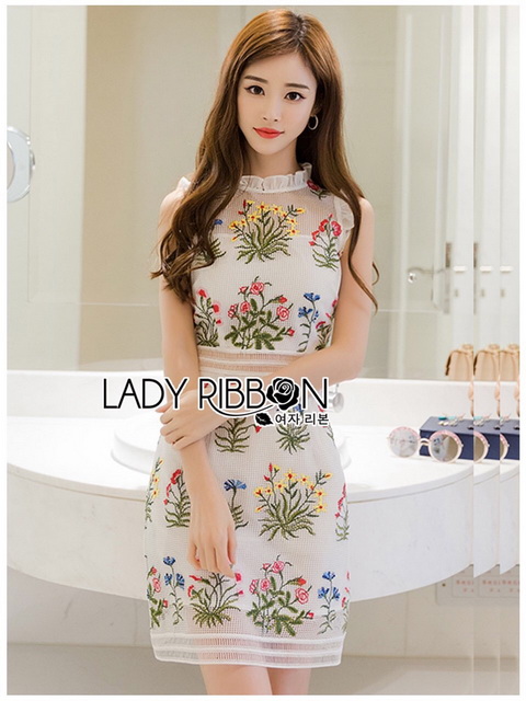 Dress เดรสผ้าลายตารางปักลายดอกไม้