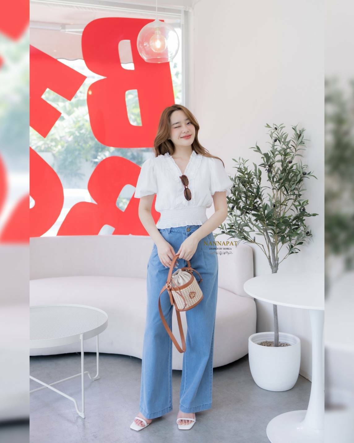 งานเอวสม็อค แม็ชกับยีนส์ได้ลงตัว