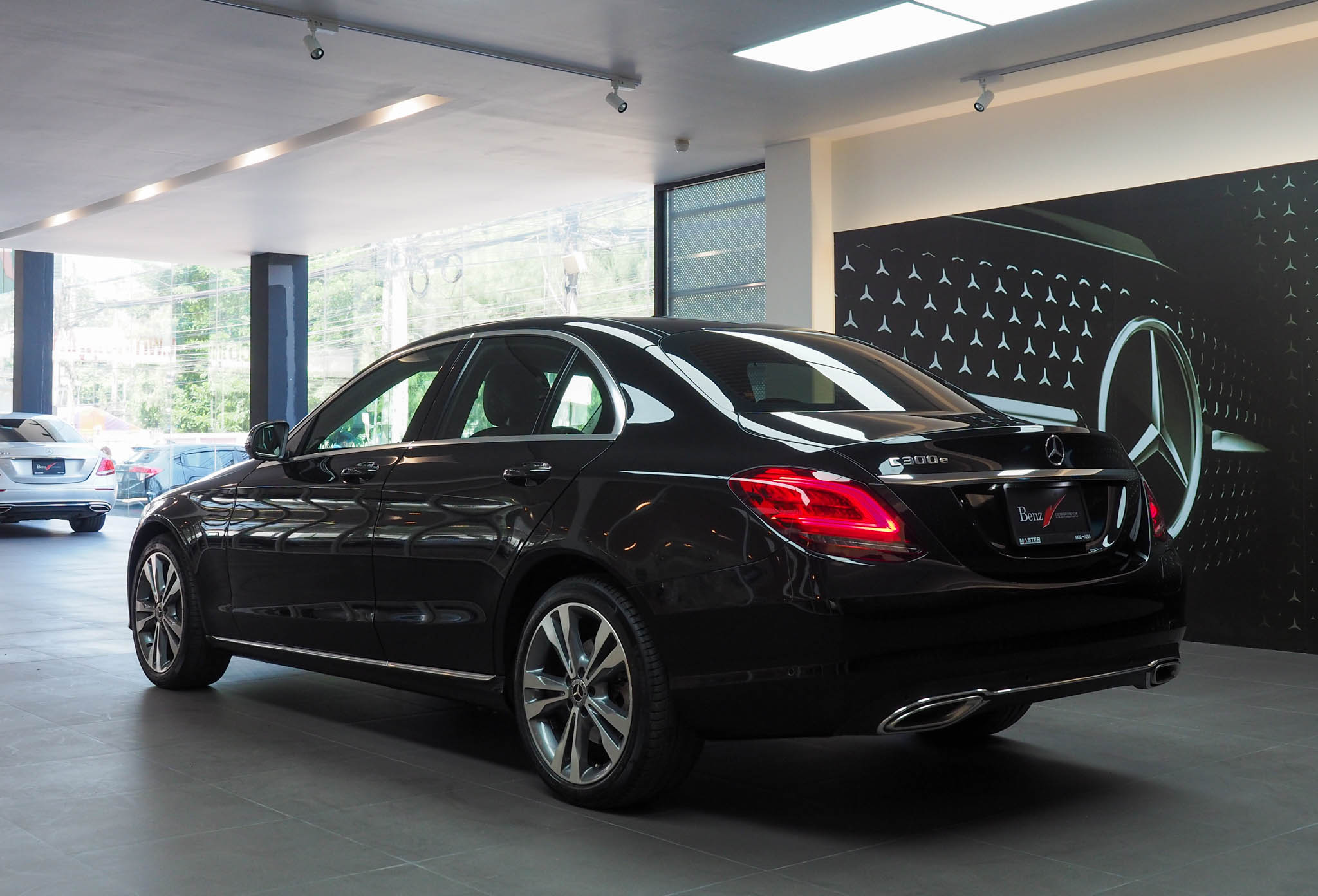 จองแล้ว C300e Plug in Hybrid Avantgarde W205