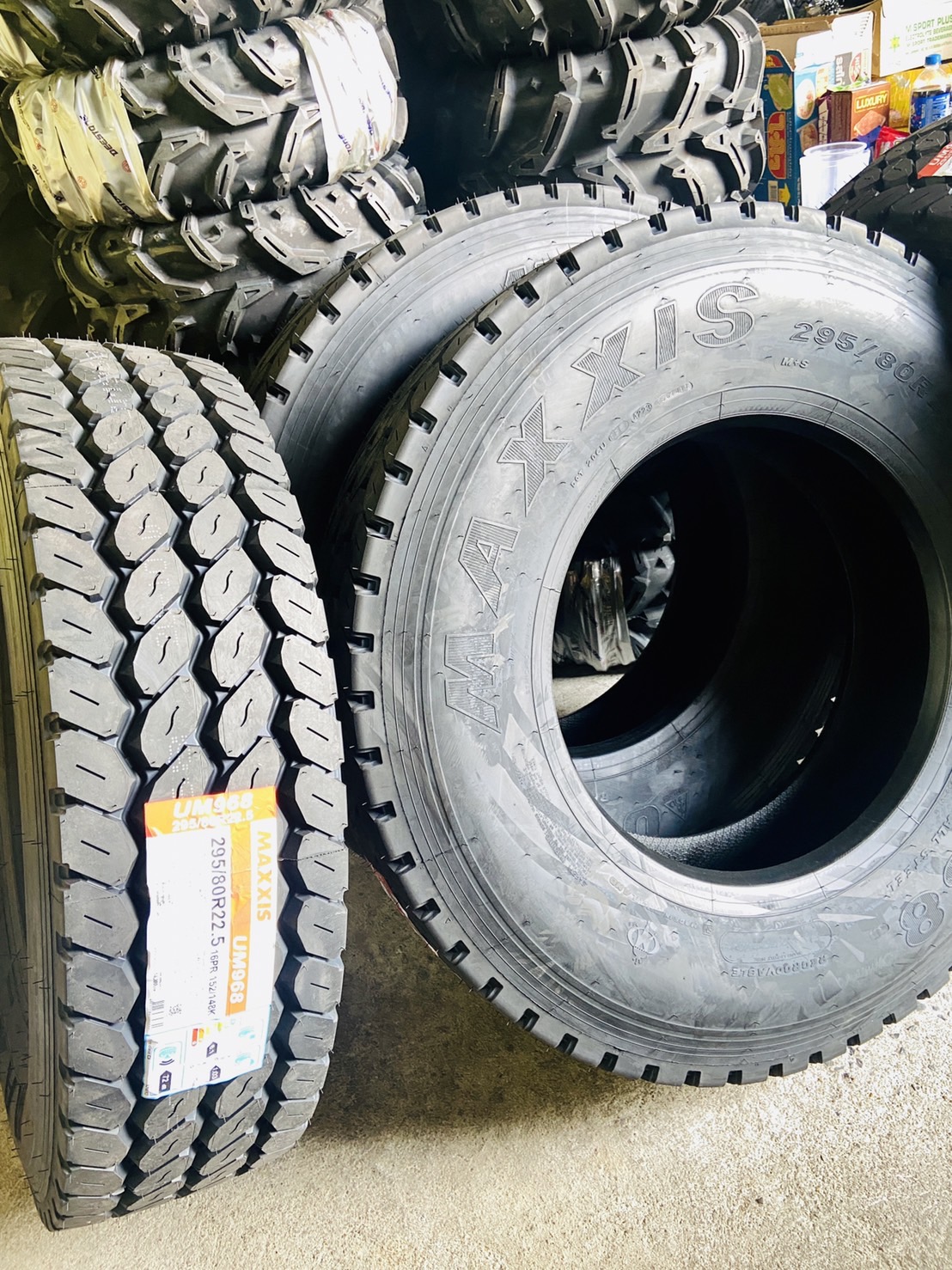 ยางรถบรรทุก เรเดียล ขนาด 295/80R22.5 รุ่น UM968 ชนิด TL 16PR ยี่ห้อ MAXXIS