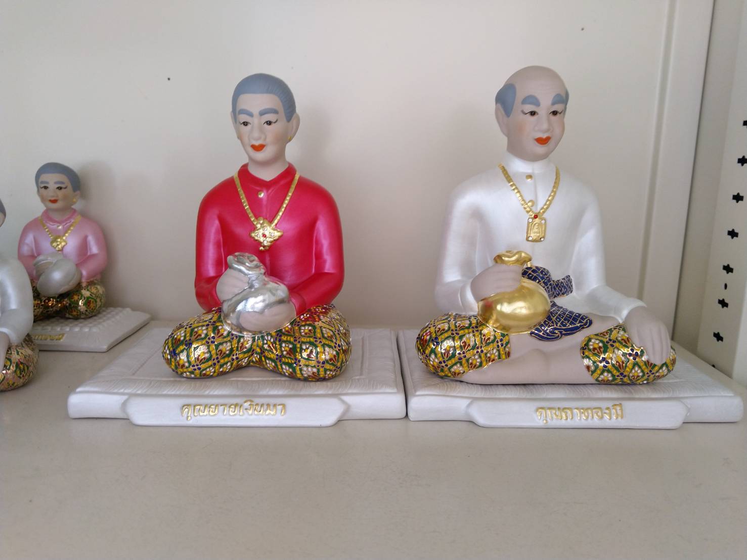 องค์ตายายเบญจรงค์ขนาดใหญ่