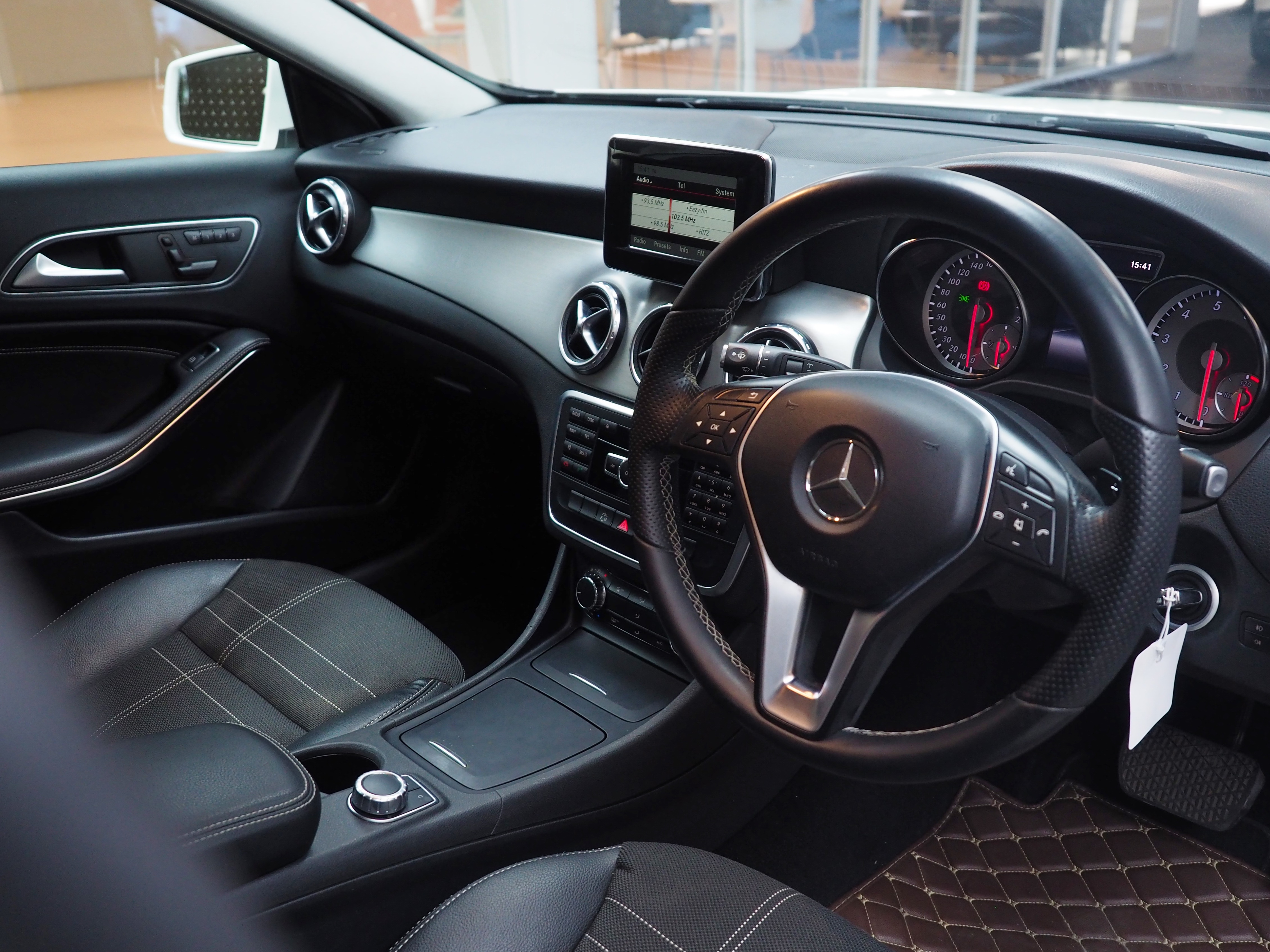 จองแล้ว GLA200 Urban W156