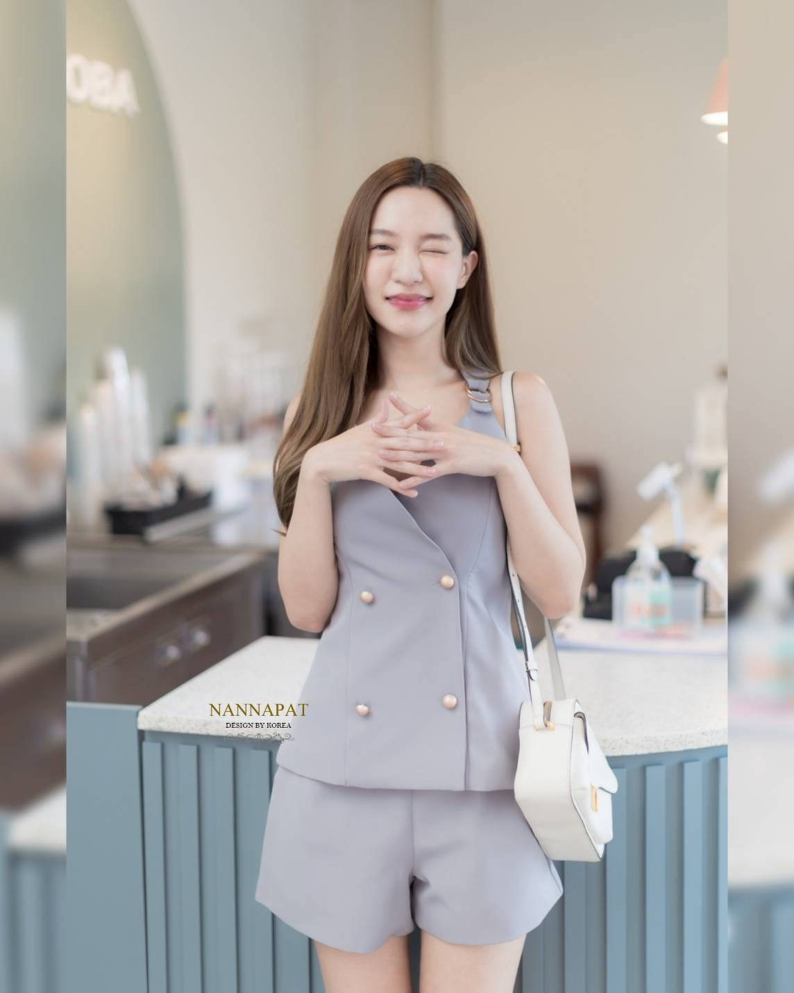 เสื้อกระดุมหน้า แต่งห่วงที่ไหล่