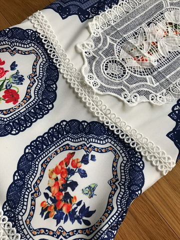 เดรสผ้าเครปพิมพ์ลายตกแต่งลูกไม้