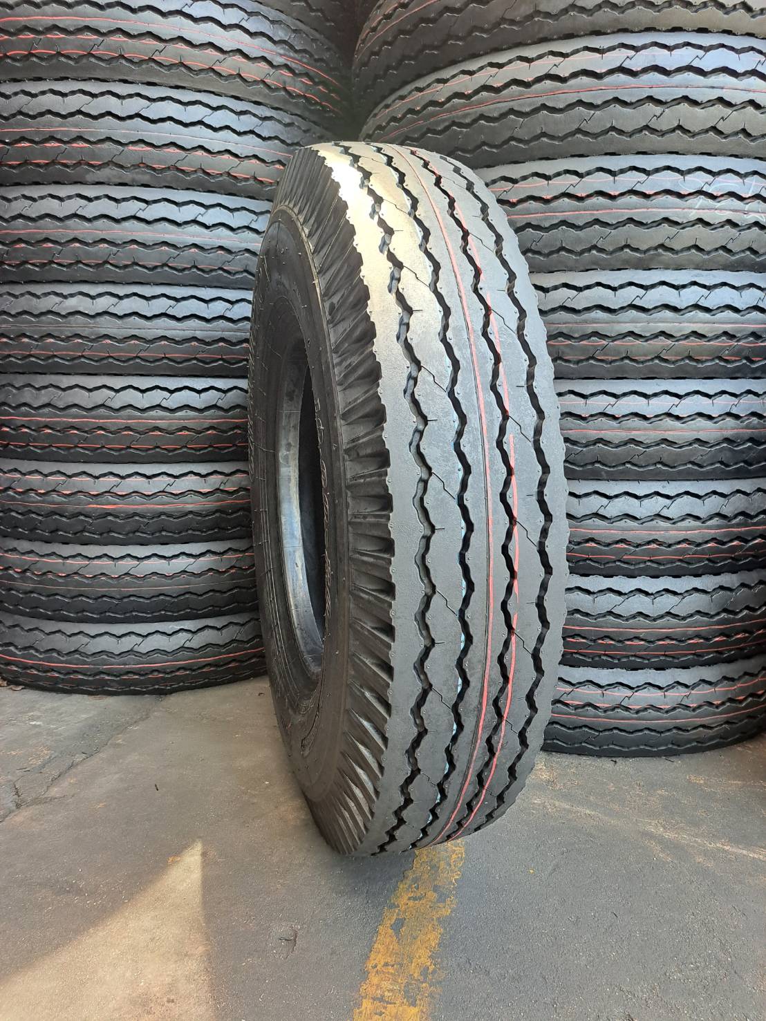 ยางรถบรรทุกผ้าใบ ยี่ห้อ CHAMPION รุ่น TBR-2 ขนาด 10.00-20