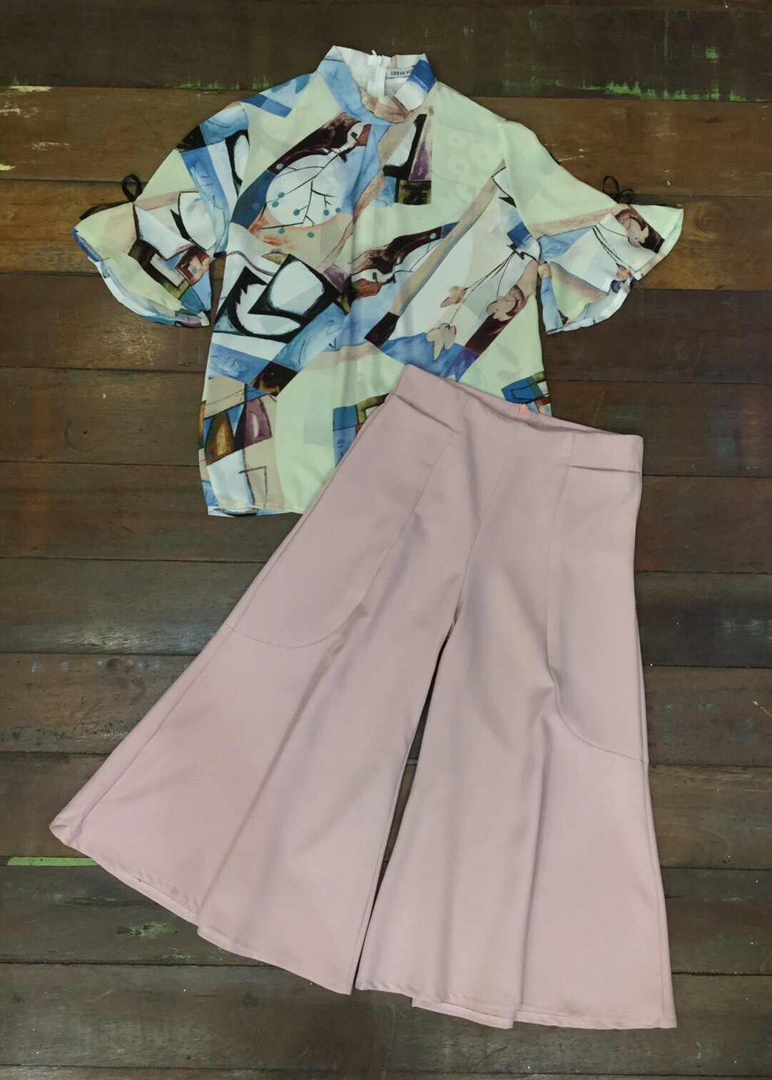 Lady Ribbon Online ขายส่งเสื้อผ้าออนไลน์ Cliona เสื้อผ้า CN09090816 Cliona Made' Instant Beauty Top + Pant Set - เซ็ตเสื้อพิมพ์ลาย