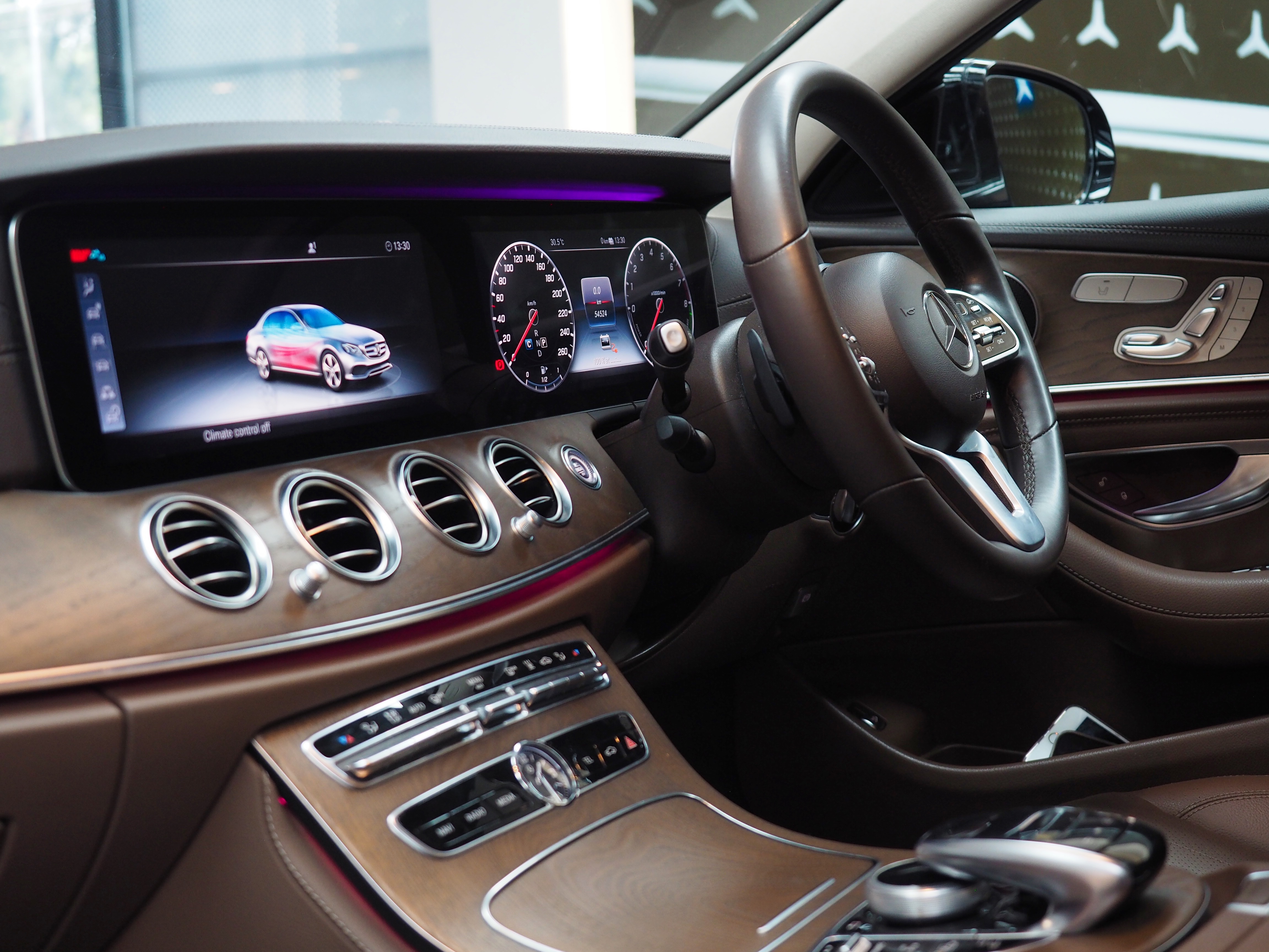 จองแล้ว E300e Exclusive Plug in Hybrid W213