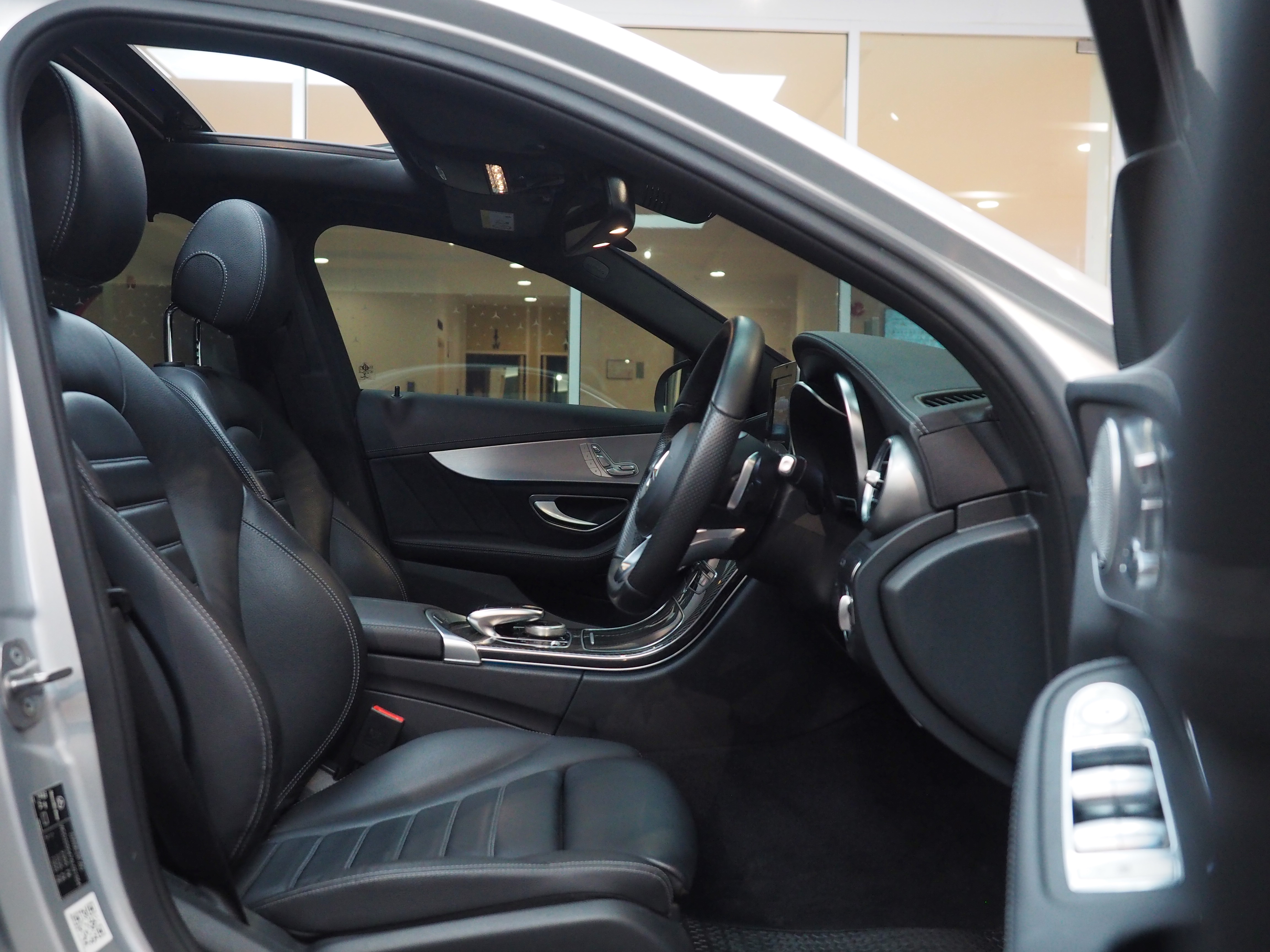 จองแล้ว C350e AMG Plug in Hybrid W205