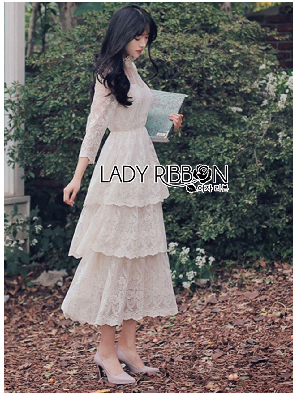 เดรสยาวผ้าลูกไม้สีขาวตกแต่งเลเยอร์