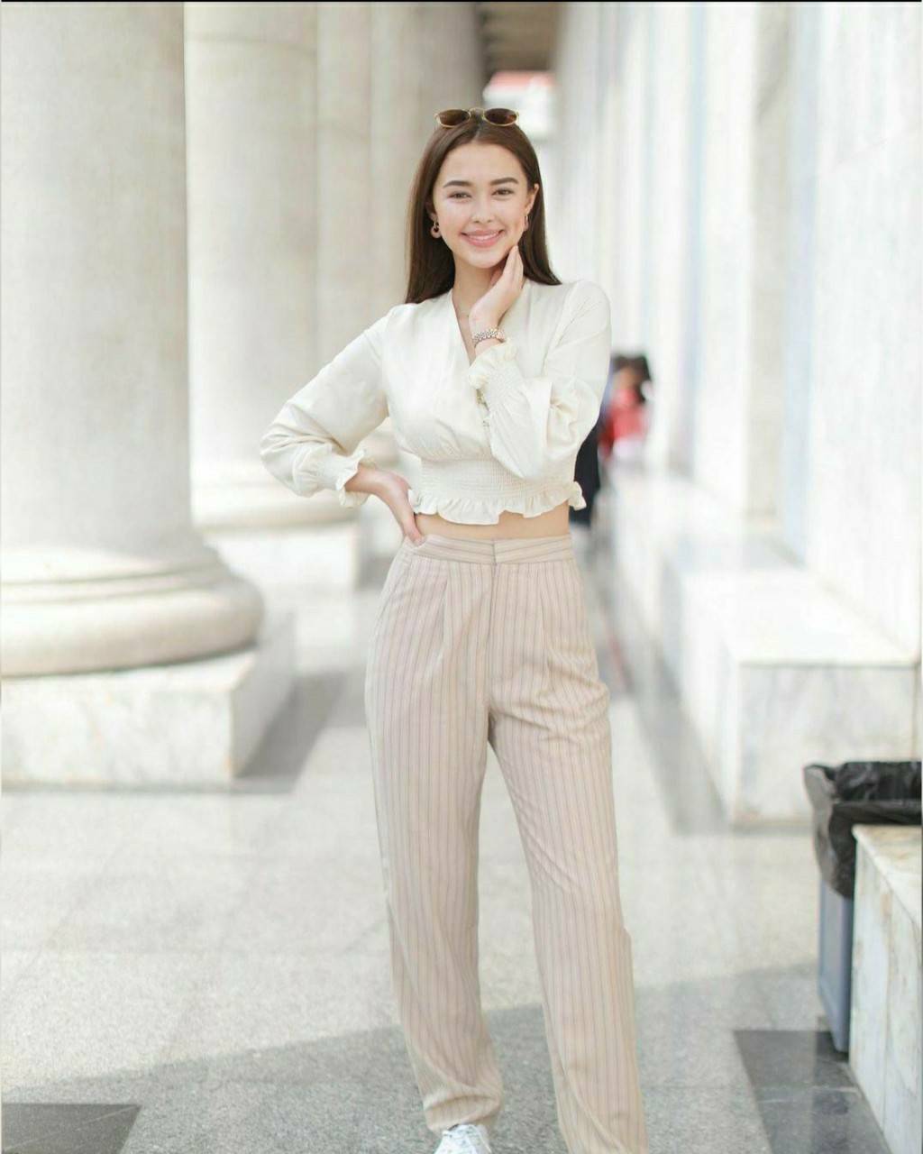 เสื้อแขนยาว แต่งกระดุมหน้า