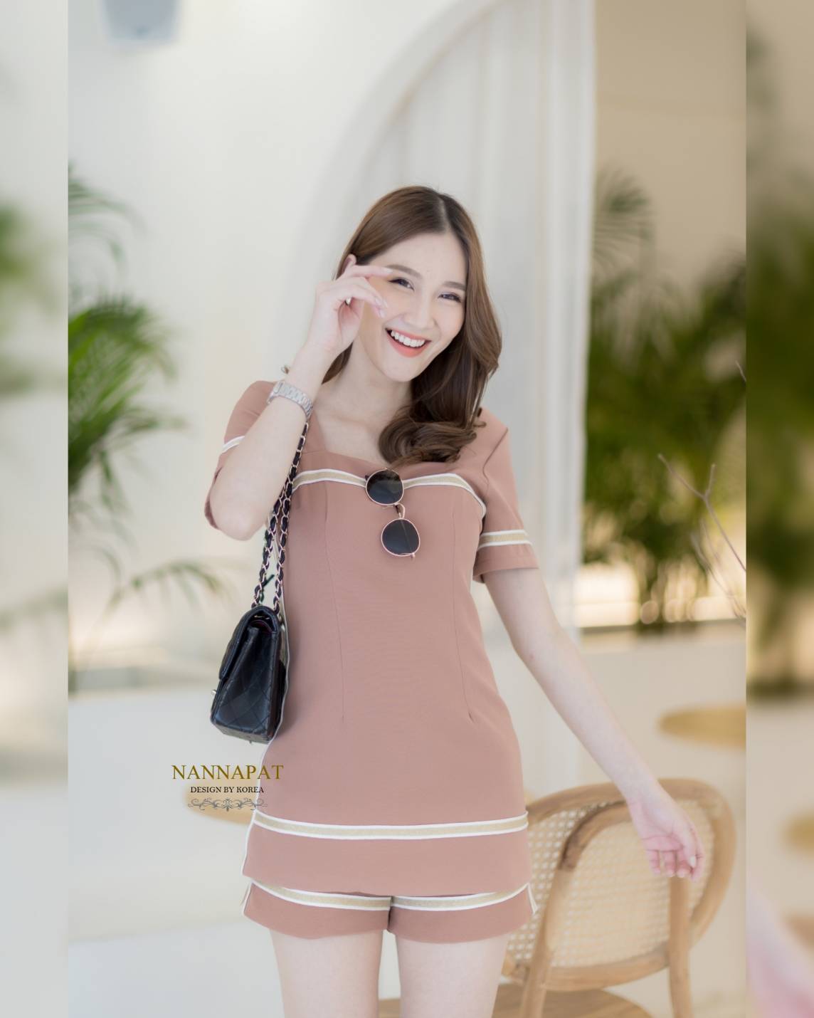 เสื้อซิปหลัง ตัดเส้นสีทอง