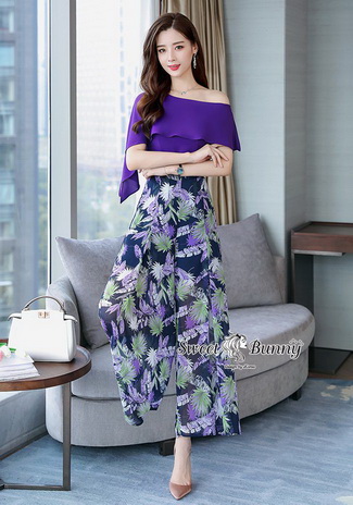เสื้อคอปาดอกใช้ผ้าเย็บปิดระบายชายสั้นข้างยาวข้าง