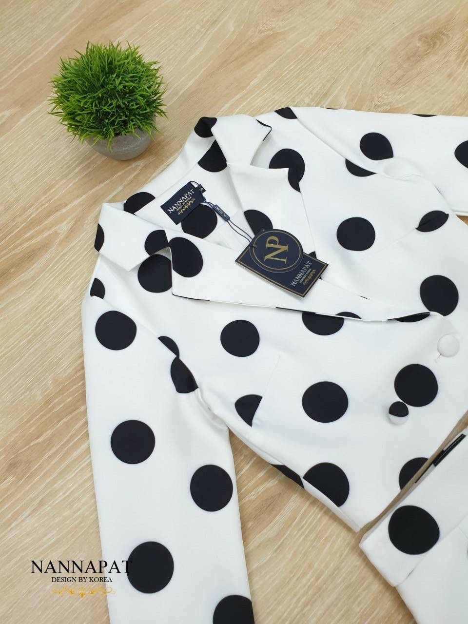 เสื้อแขนยาวกระดุมหน้า กางเกงขาสั้น