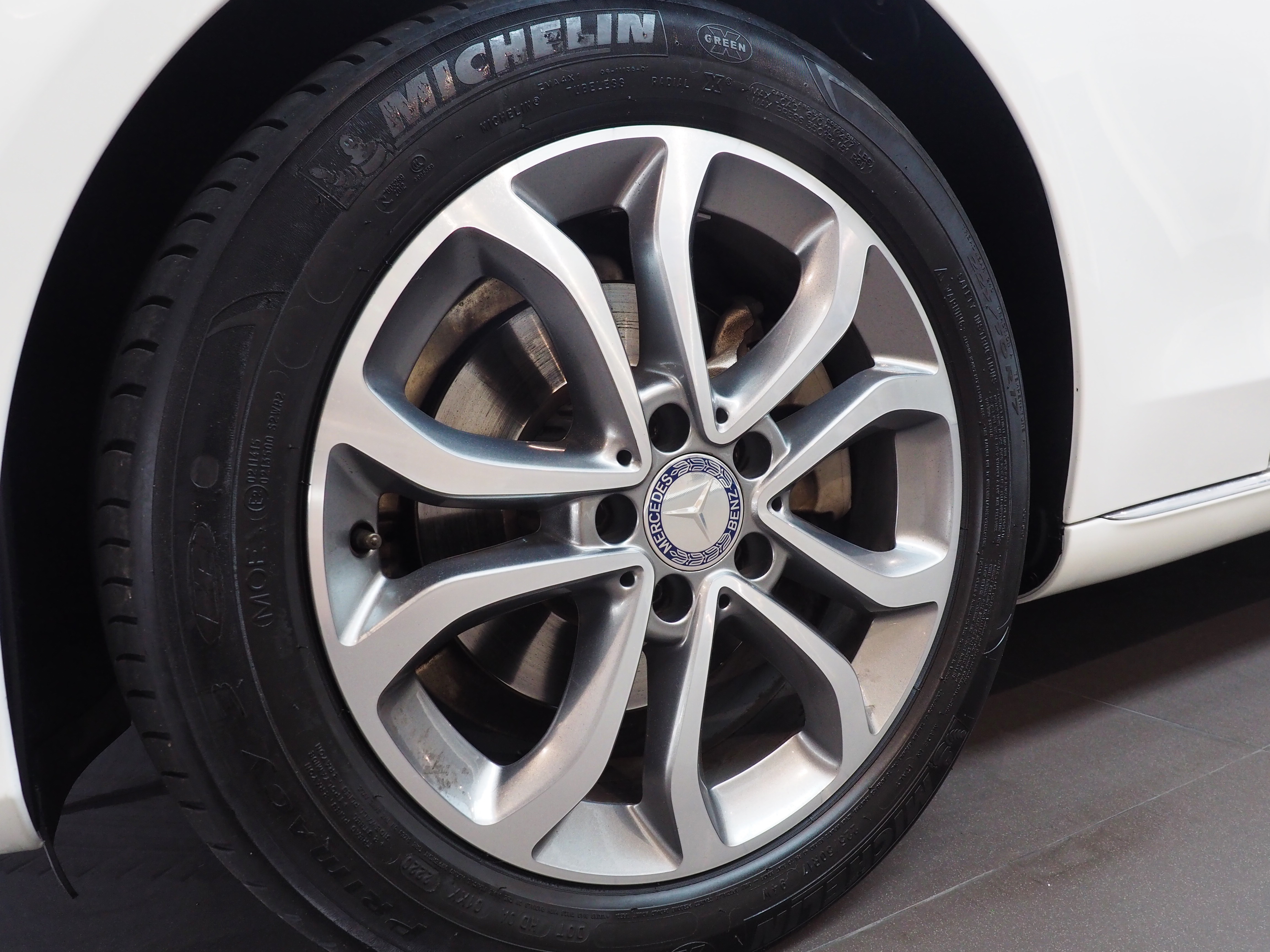 จองแล้ว C200 Avantgarde W205