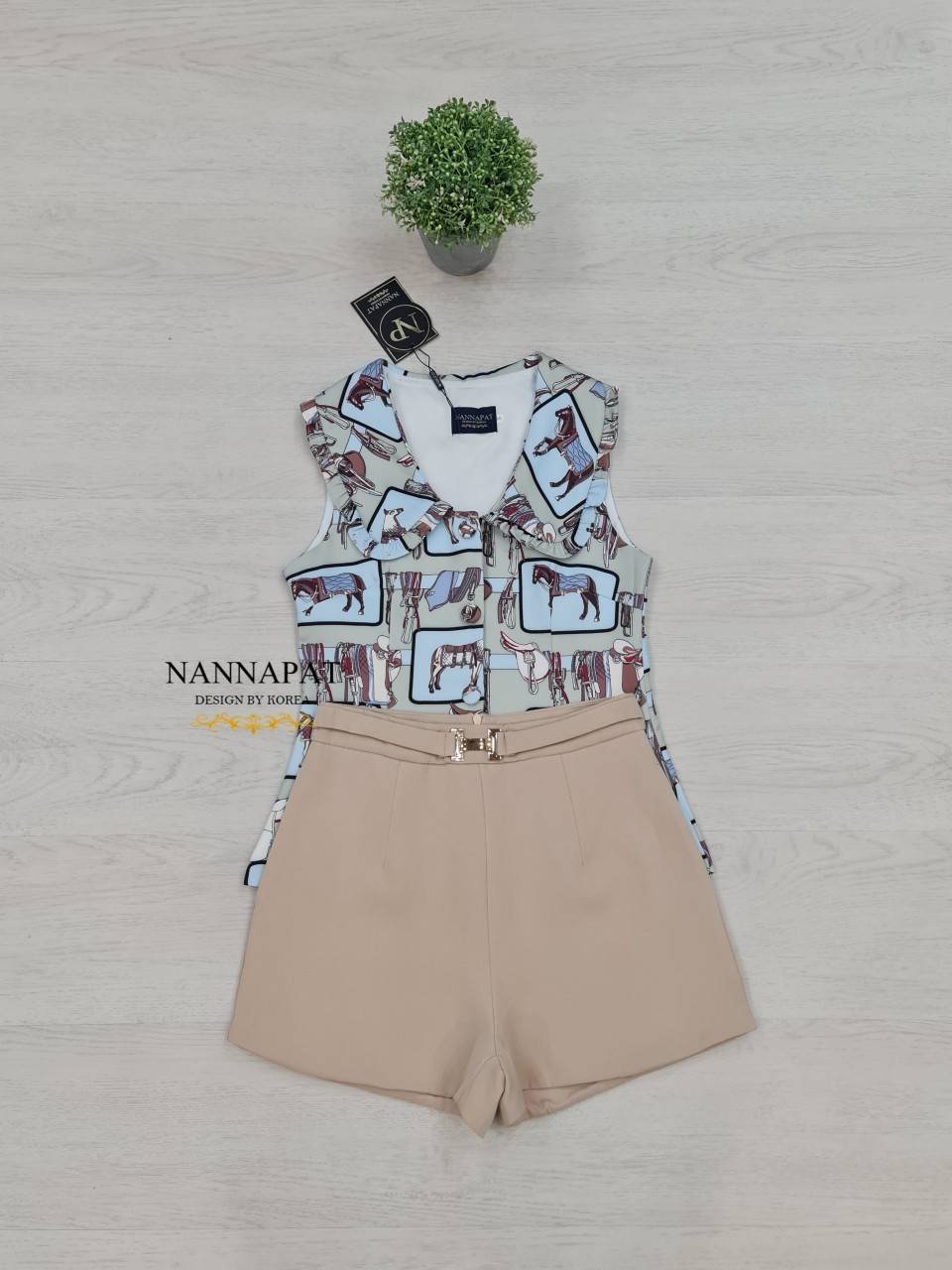 เสื้อกระดุมหน้าลายสวย