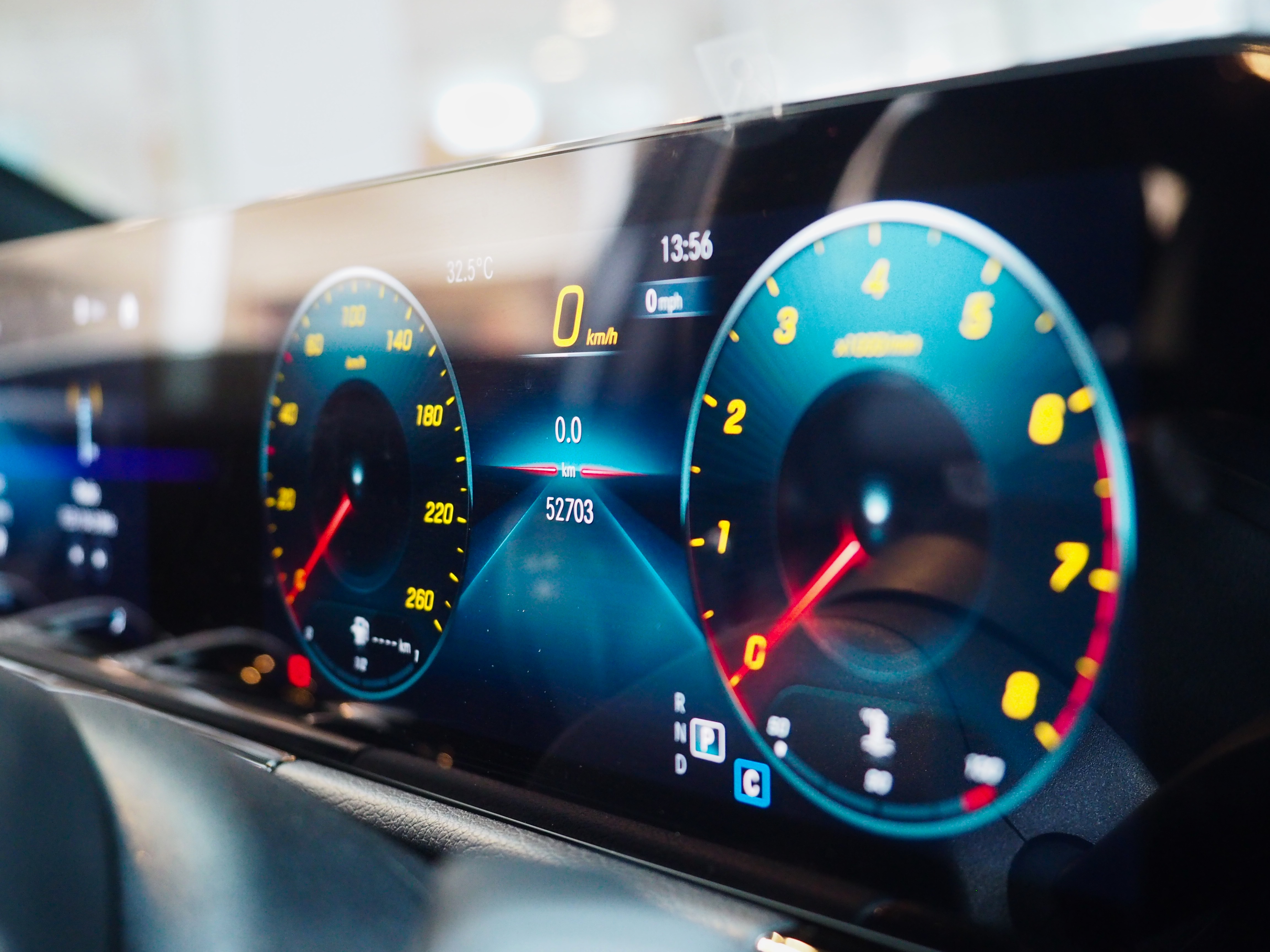 จองแล้ว GLA200 AMG Dynamic W247