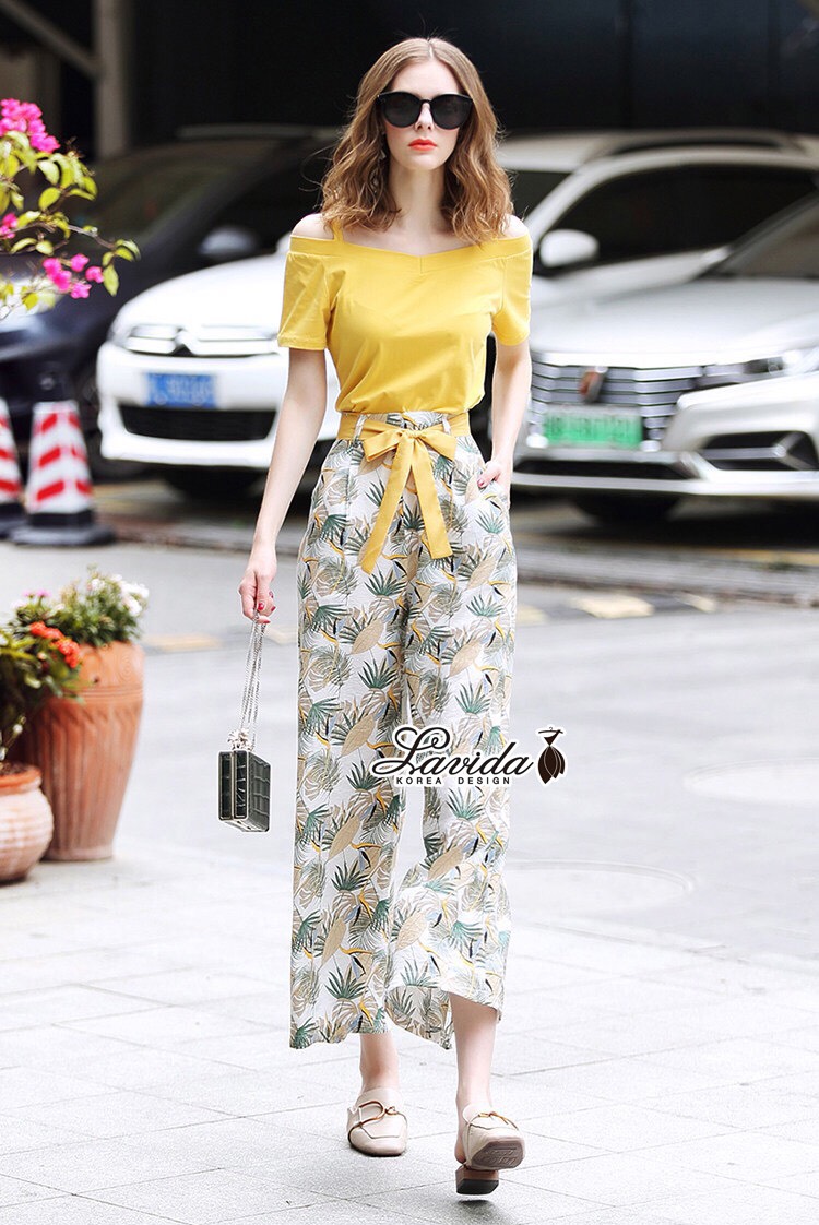 เสื้อ+กางเกง ตัวเสื้อทรงคอvปาดเบาๆ