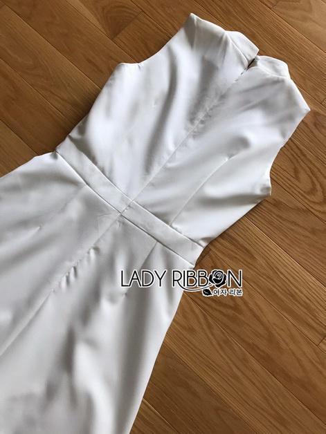 White Dress เดรสแขนกุดสีขาวตกแต่งกระดุมทอง