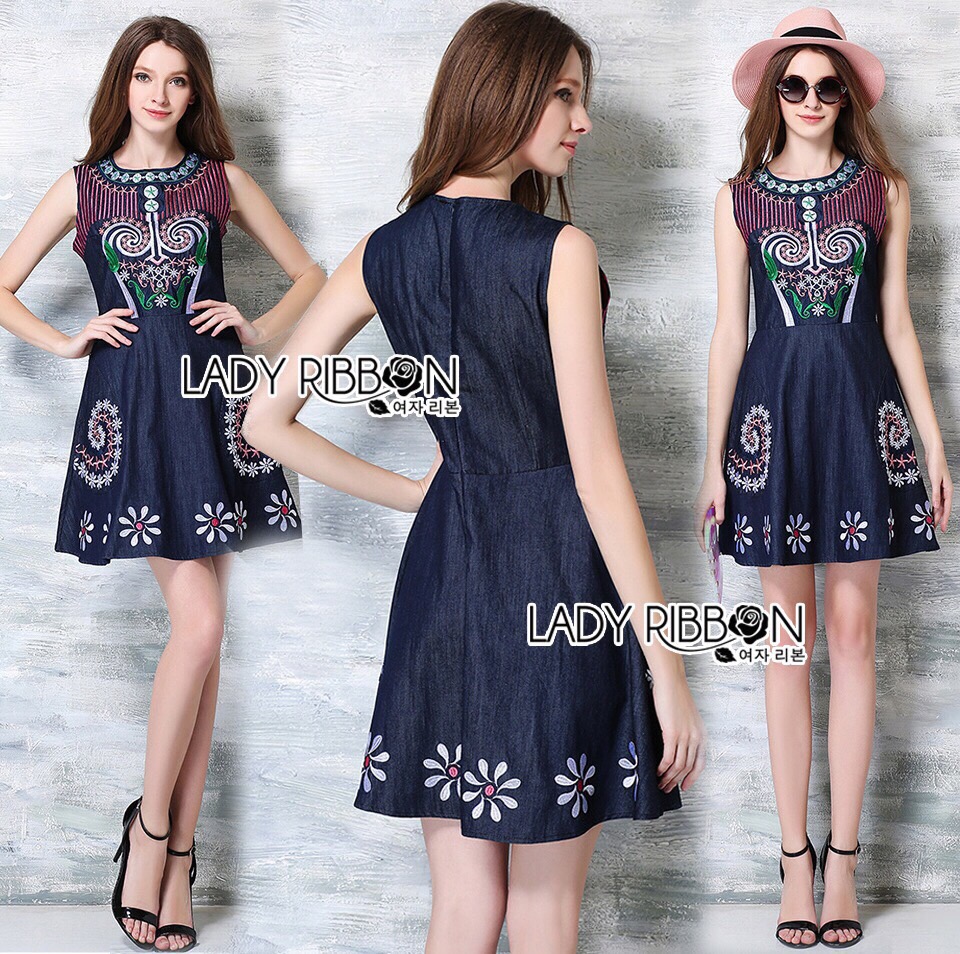 Lady Ribbon ขายส่ง LR08260516 🎀 Lady Ribbon's Made 🎀 Lady Lily Sweet Casual Flower Embroidered Denim Dress